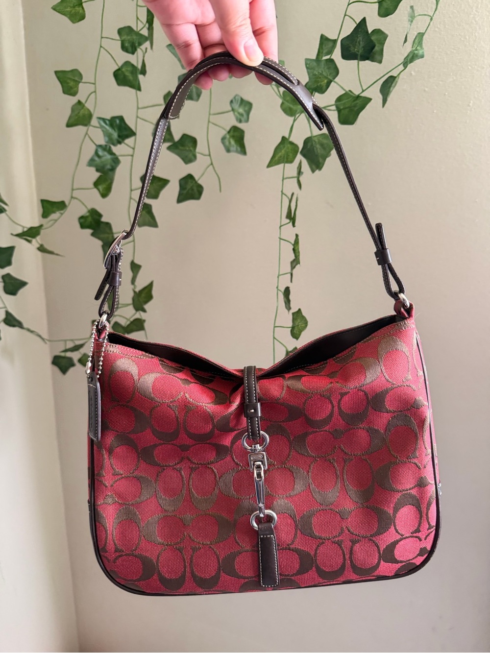 Vintage Coach Hamptons Signature
Jacquard Red Classic Y2K Era Design 6091